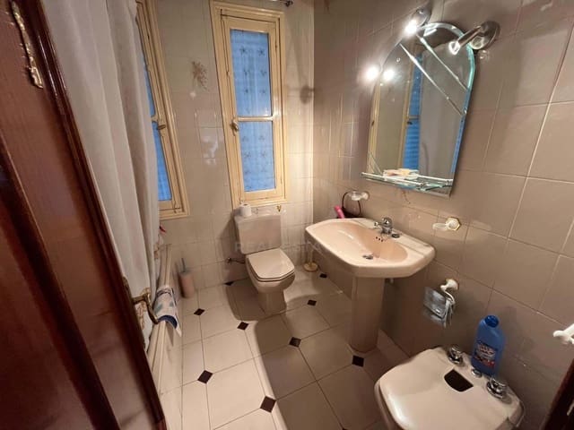 3 slaapkamer Appartement te koop in Salamanca stad - € 67.000 (Ref: 9989043)
