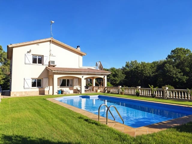 5 soveværelse Byhus til salg i Tarragona by med swimmingpool garage - € 370.000 (Ref: 9989047)