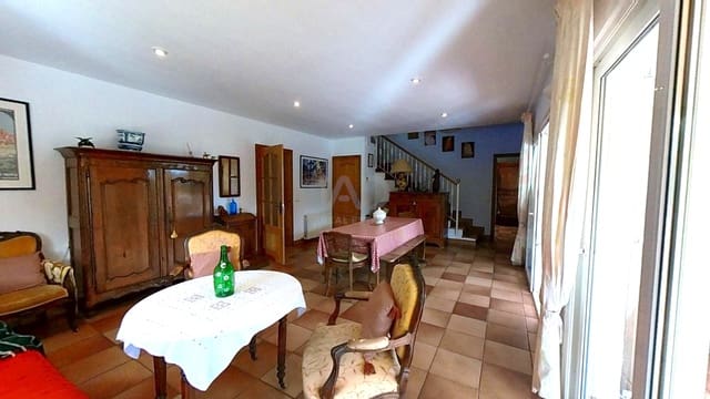 5 soveværelse Byhus til salg i Tarragona by med swimmingpool garage - € 370.000 (Ref: 9989047)