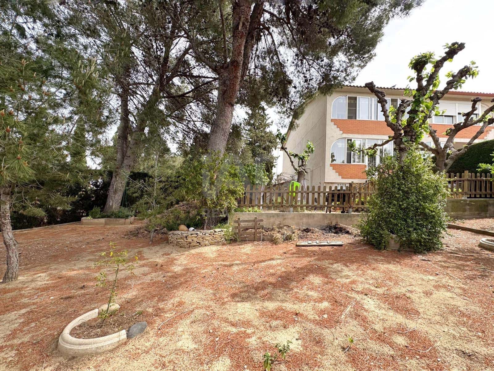 4 sovrum Hus till salu i Tarragona stad med garage - 289 000 € (Ref: 9989048)