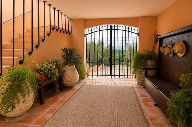 12 slaapkamer Finca/Landhuis te koop in Madrid stad met zwembad garage - € 5.600.000 (Ref: 9989058)