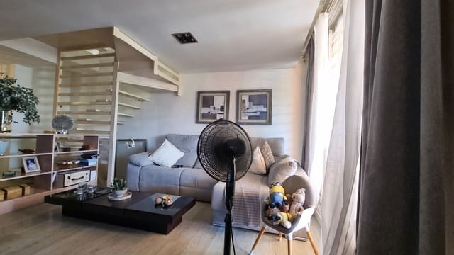 4 soverom Rekkehus til salgs i Alicante by med garasje - € 420 000 (Ref: 9989066)