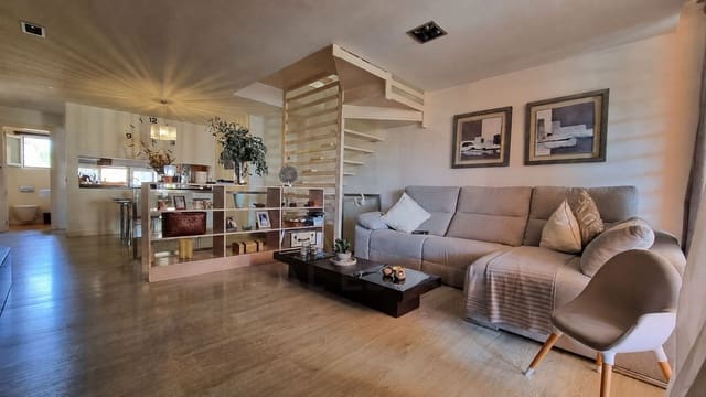 4 soverom Rekkehus til salgs i Alicante by med garasje - € 420 000 (Ref: 9989066)