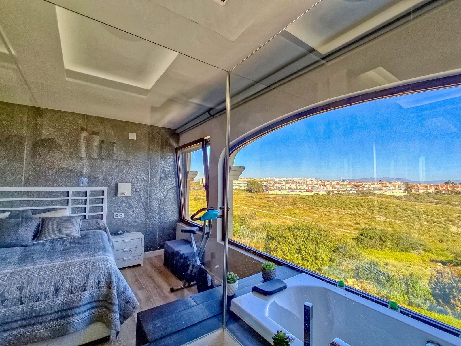 4 makuuhuone Rivitalo myytävänä paikassa Alicante kaupunki mukana uima-altaan 
autotalli - 550 000 € (Ref: 9989069)