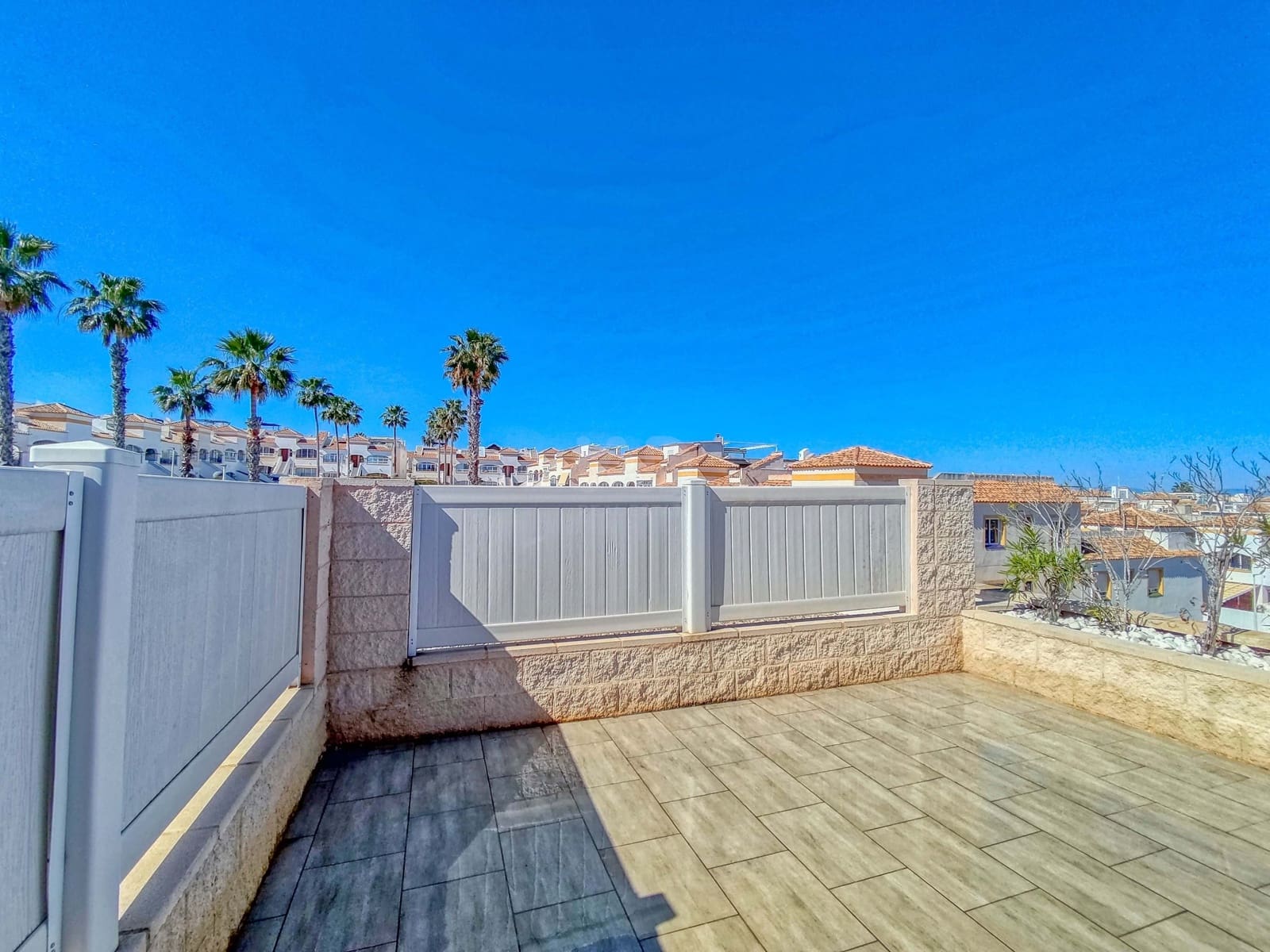 2 makuuhuone Ullakkoasunto myytävänä paikassa Alicante kaupunki mukana uima-altaan - 344 900 € (Ref: 9989070)