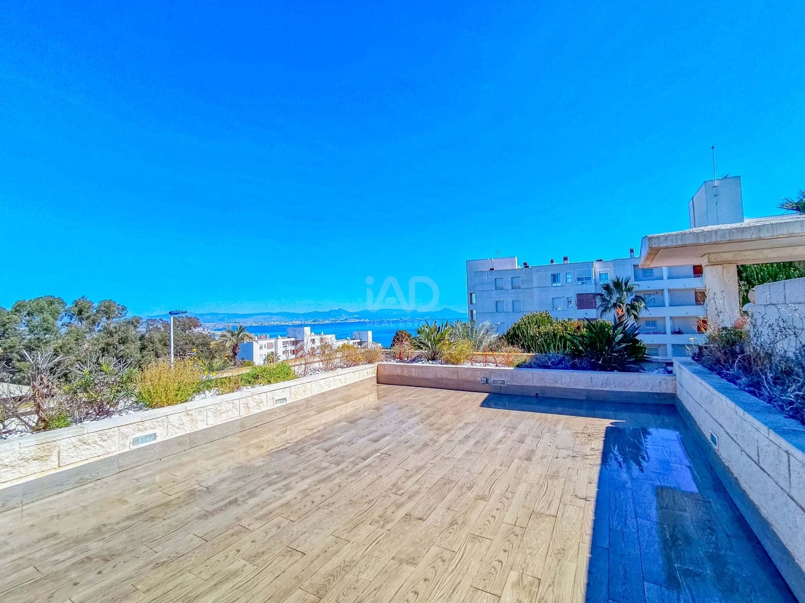 2 makuuhuone Ullakkoasunto myytävänä paikassa Alicante kaupunki mukana uima-altaan - 344 900 € (Ref: 9989070)
