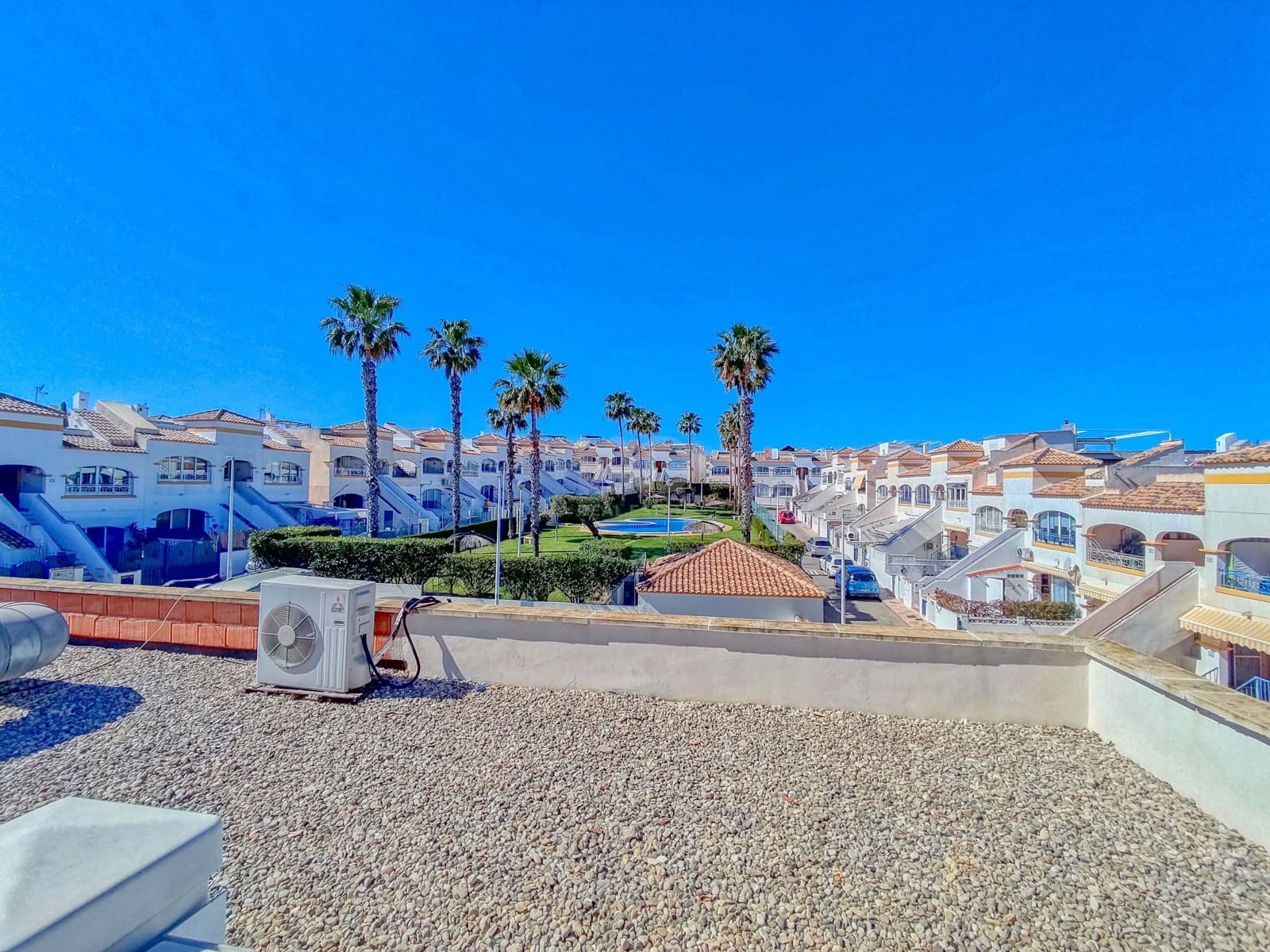 2 makuuhuone Ullakkoasunto myytävänä paikassa Alicante kaupunki mukana uima-altaan - 344 900 € (Ref: 9989070)