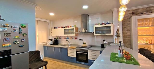 5 sypialnia Dom szeregowy na sprzedaż w Ciutat Universitària, Elche / Elx z basenem garażem - 520 000 € (Ref: 9989076)