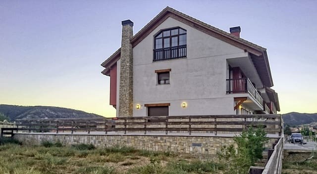 3 bedroom Terraced Villa for sale in Alcalá de la Selva with garage - € 459,000 (Ref: 9989081)