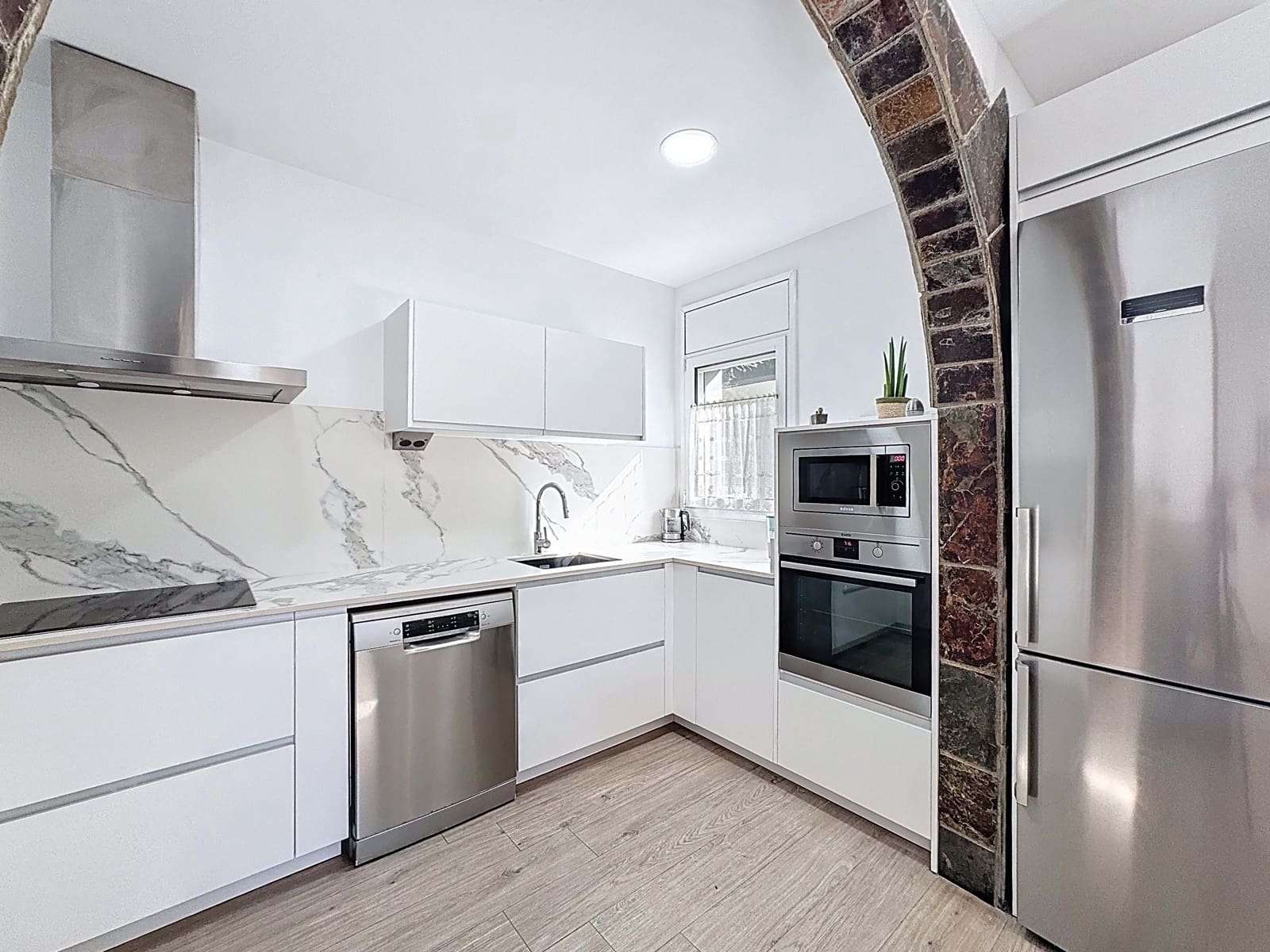 5 soverom Hus til salgs i Barcelona by med svømmebasseng garasje - € 830 000 (Ref: 9989096)