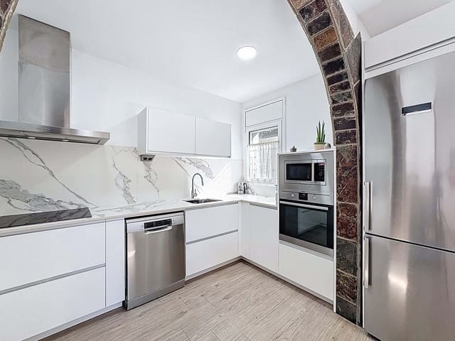 5 soverom Hus til salgs i Barcelona by med svømmebasseng garasje - € 830 000 (Ref: 9989096)