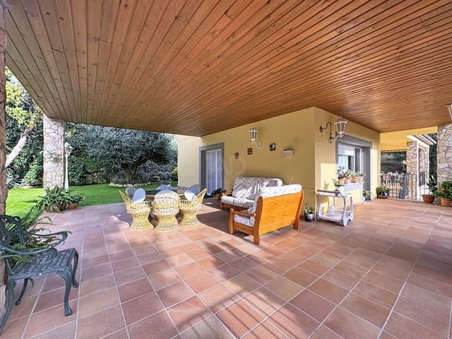5 soverom Hus til salgs i Barcelona by med svømmebasseng garasje - € 830 000 (Ref: 9989096)