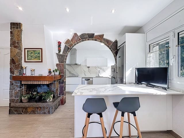 5 soverom Hus til salgs i Barcelona by med svømmebasseng garasje - € 830 000 (Ref: 9989096)