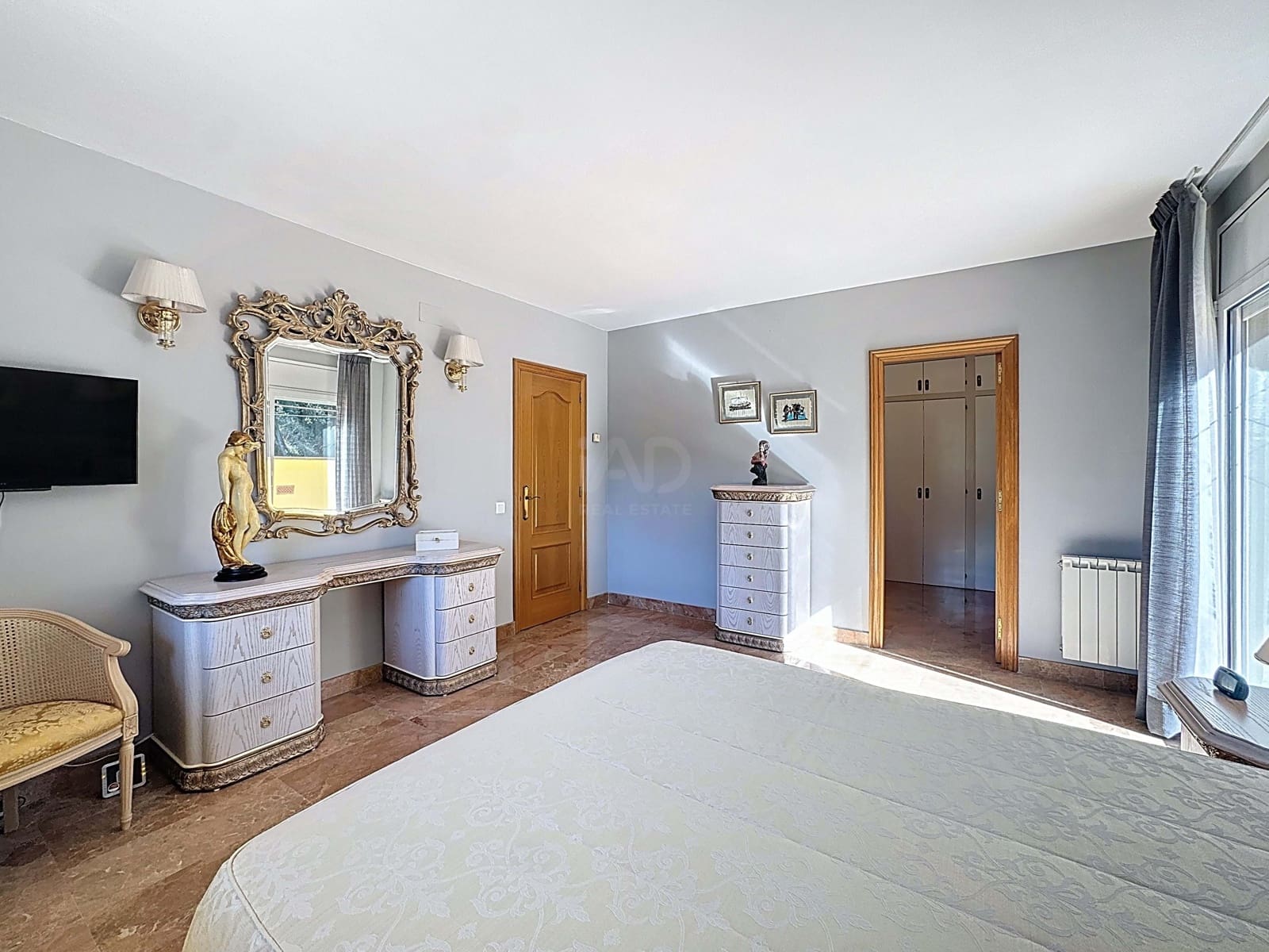 5 soverom Hus til salgs i Barcelona by med svømmebasseng garasje - € 830 000 (Ref: 9989096)