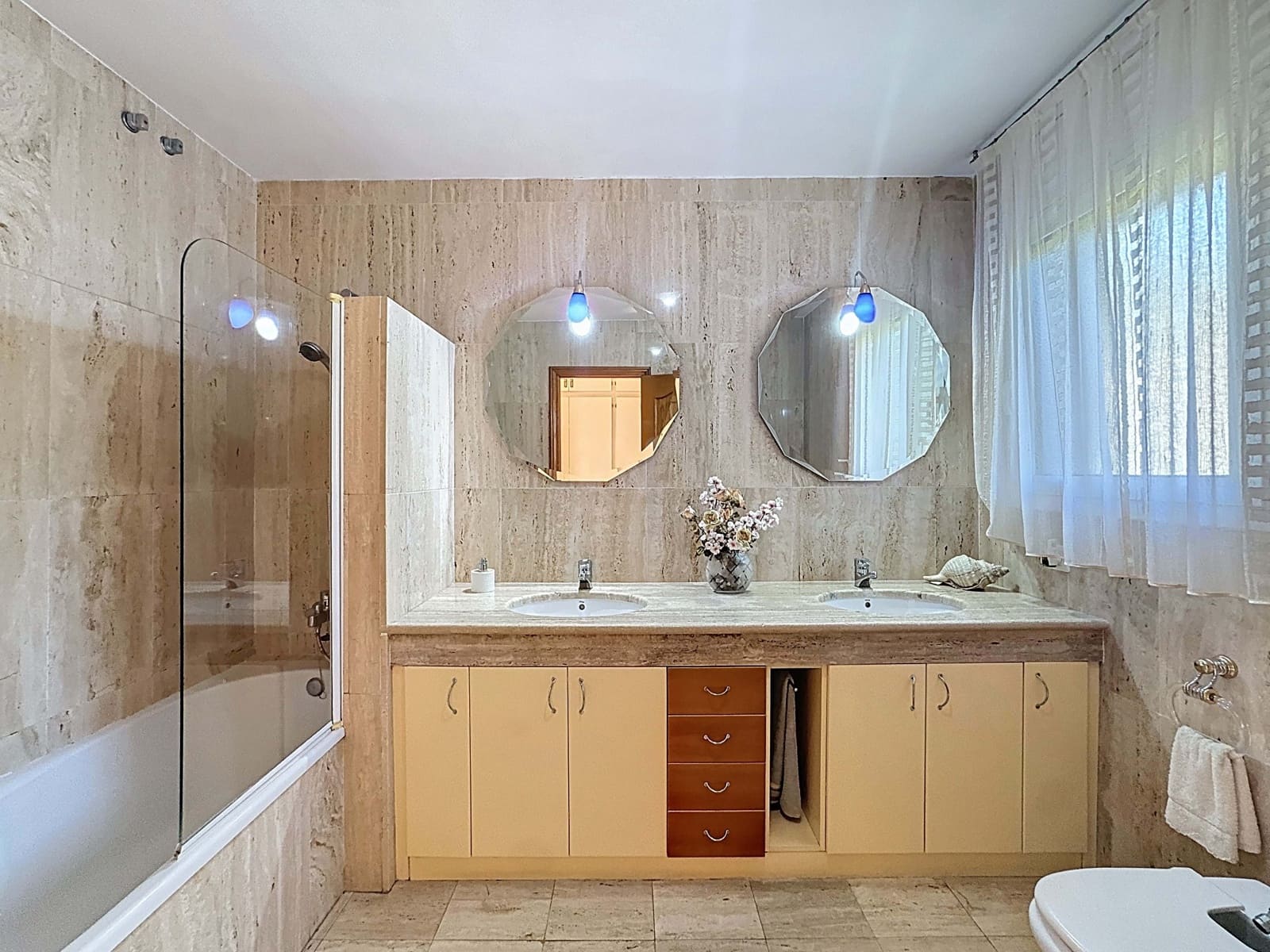 5 soverom Hus til salgs i Barcelona by med svømmebasseng garasje - € 830 000 (Ref: 9989096)