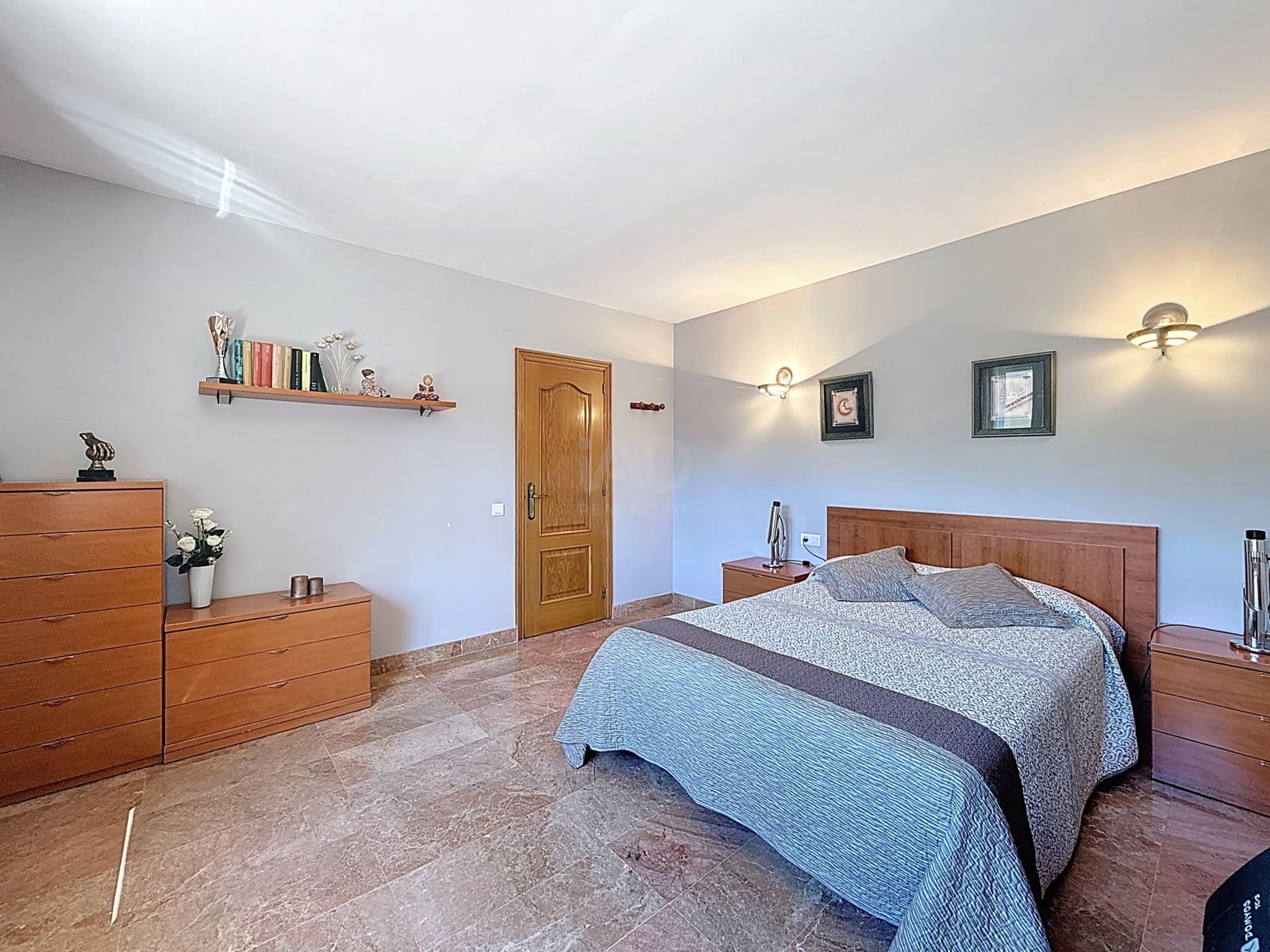 5 soverom Hus til salgs i Barcelona by med svømmebasseng garasje - € 830 000 (Ref: 9989096)