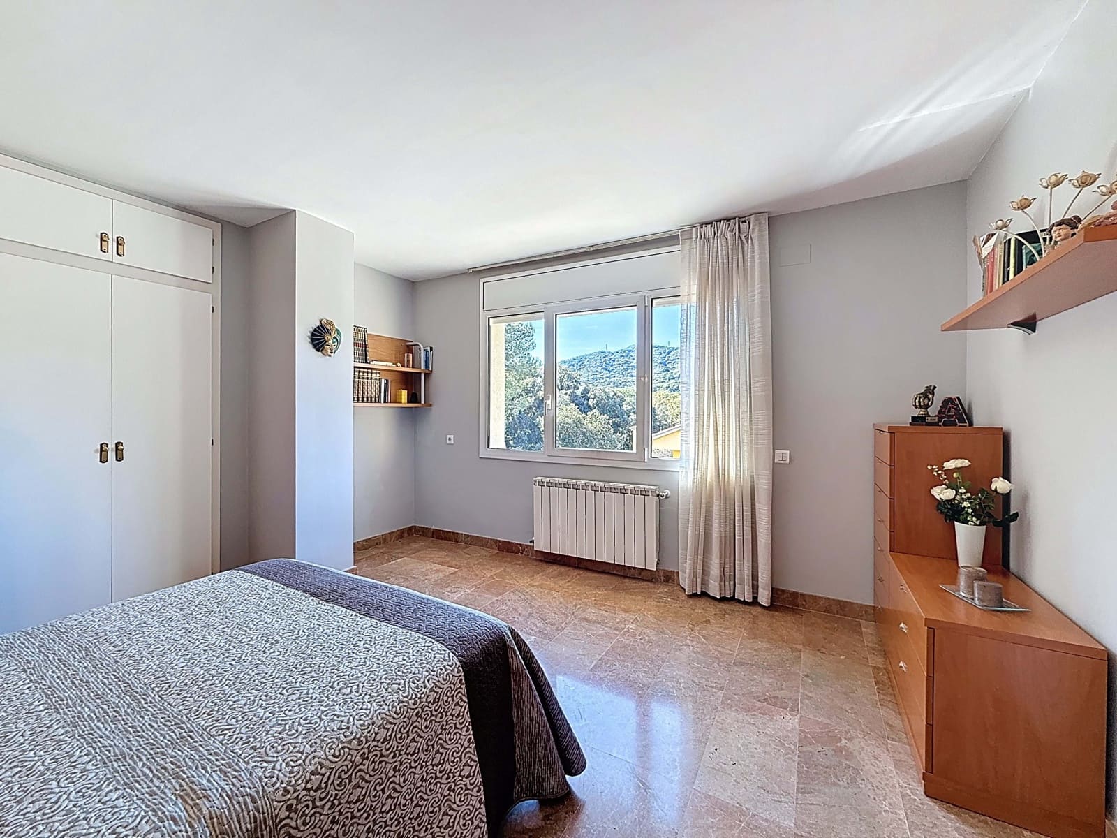 5 soverom Hus til salgs i Barcelona by med svømmebasseng garasje - € 830 000 (Ref: 9989096)