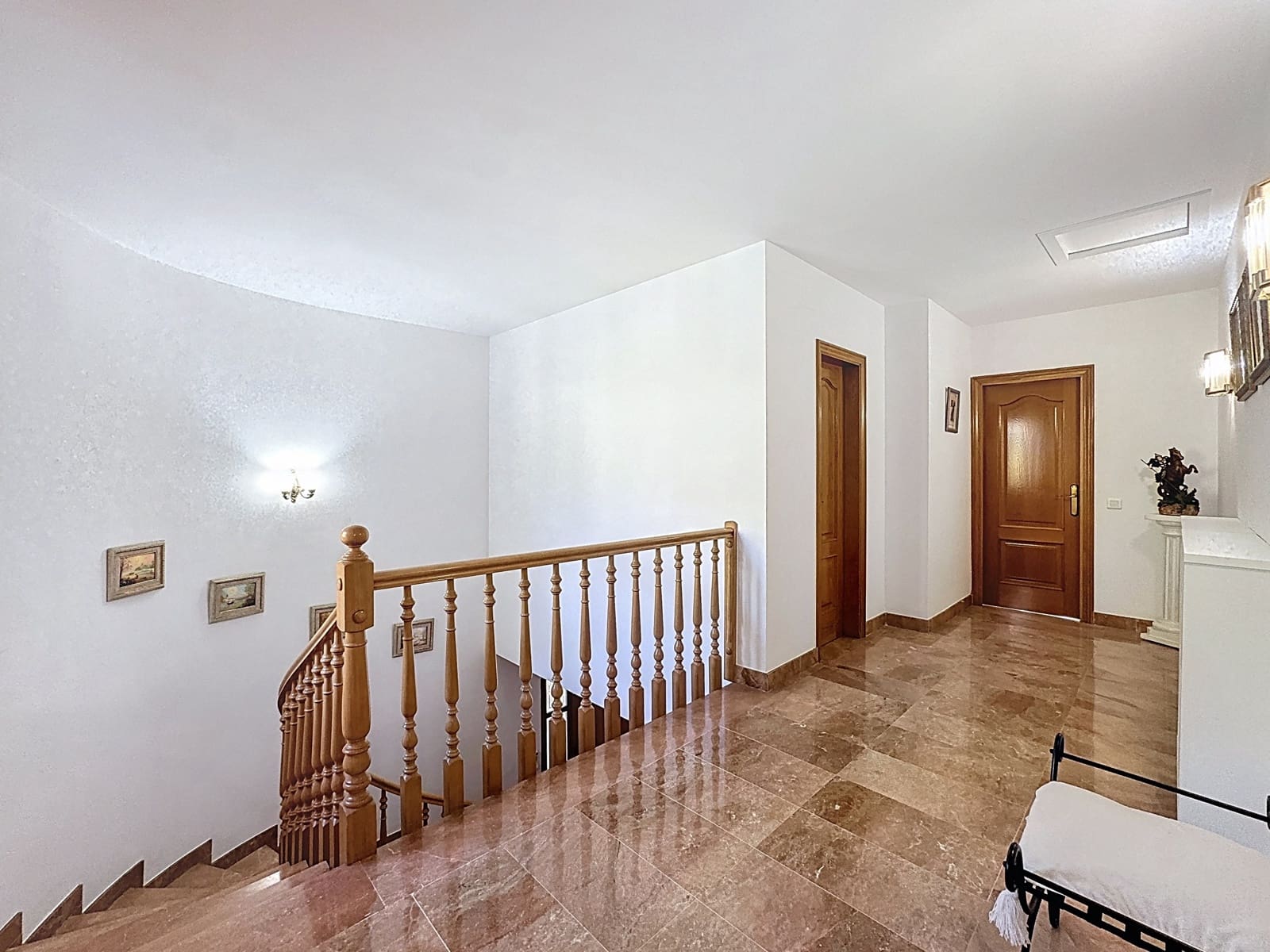 5 soverom Hus til salgs i Barcelona by med svømmebasseng garasje - € 830 000 (Ref: 9989096)