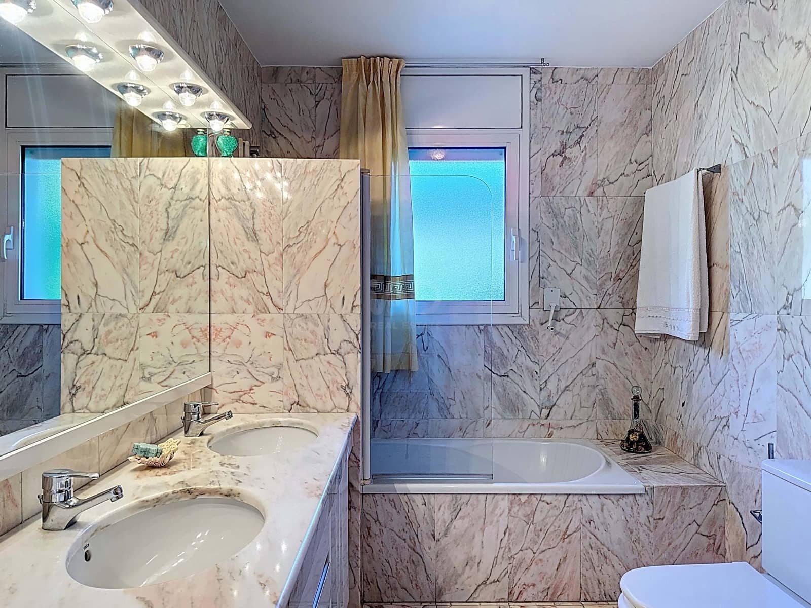 5 soverom Hus til salgs i Barcelona by med svømmebasseng garasje - € 830 000 (Ref: 9989096)