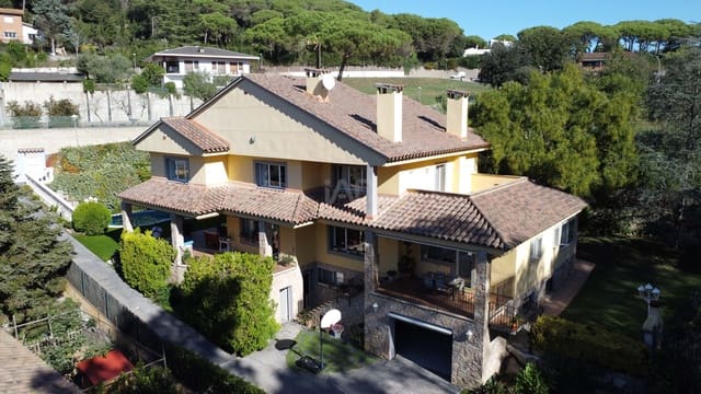 5 soverom Hus til salgs i Barcelona by med svømmebasseng garasje - € 830 000 (Ref: 9989096)