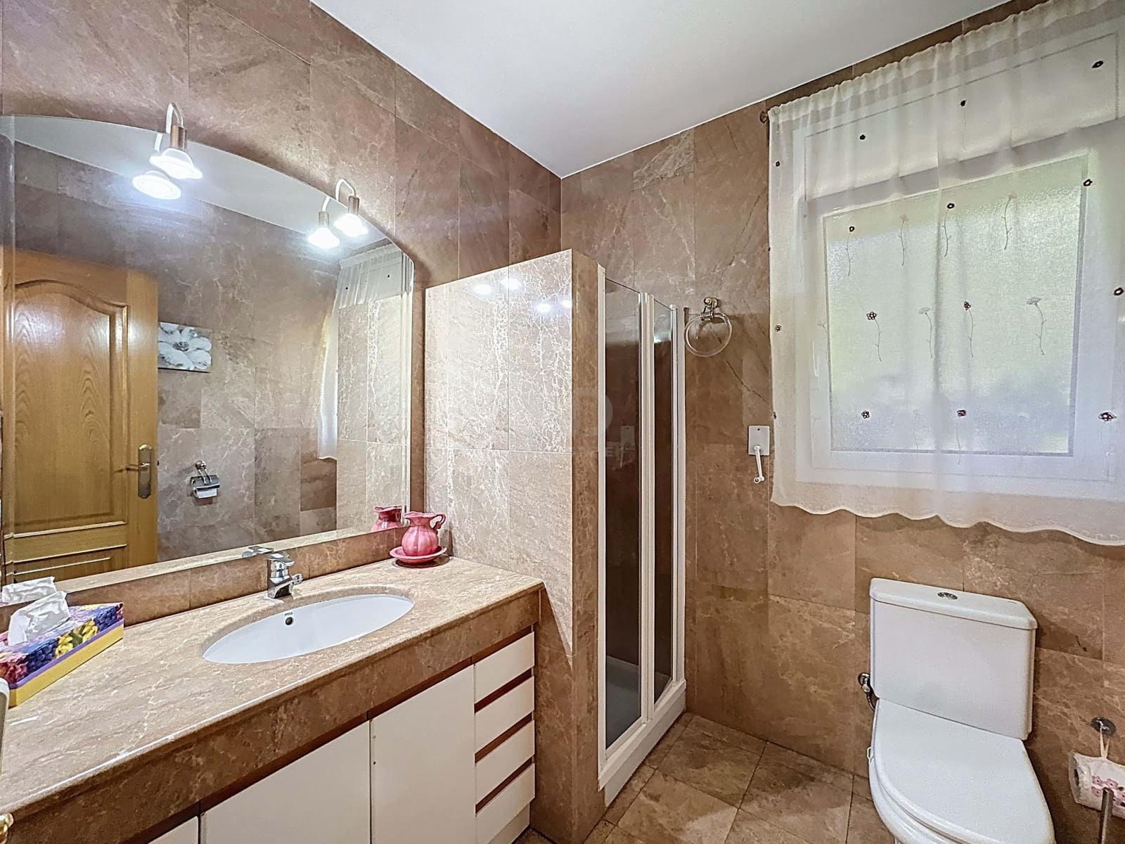 5 soverom Hus til salgs i Barcelona by med svømmebasseng garasje - € 830 000 (Ref: 9989096)