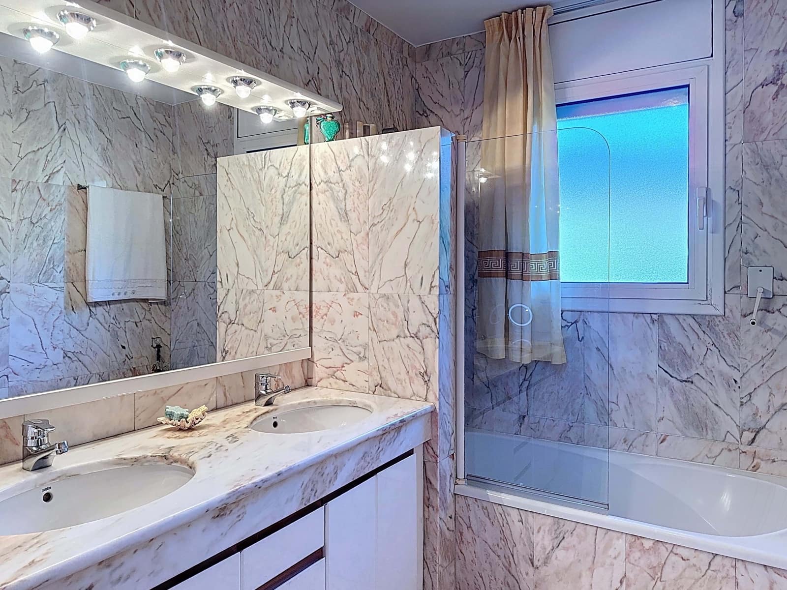5 soverom Hus til salgs i Barcelona by med svømmebasseng garasje - € 830 000 (Ref: 9989096)