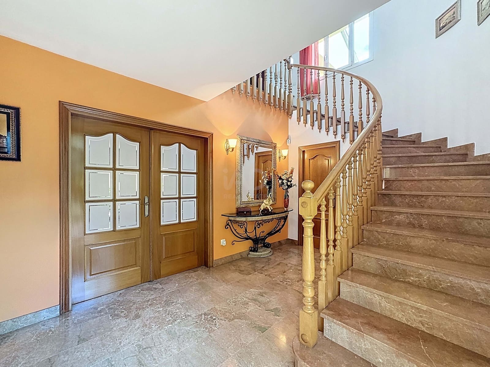 5 soverom Hus til salgs i Barcelona by med svømmebasseng garasje - € 830 000 (Ref: 9989096)
