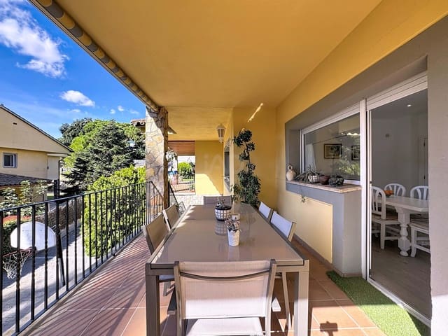 5 soverom Hus til salgs i Barcelona by med svømmebasseng garasje - € 830 000 (Ref: 9989096)