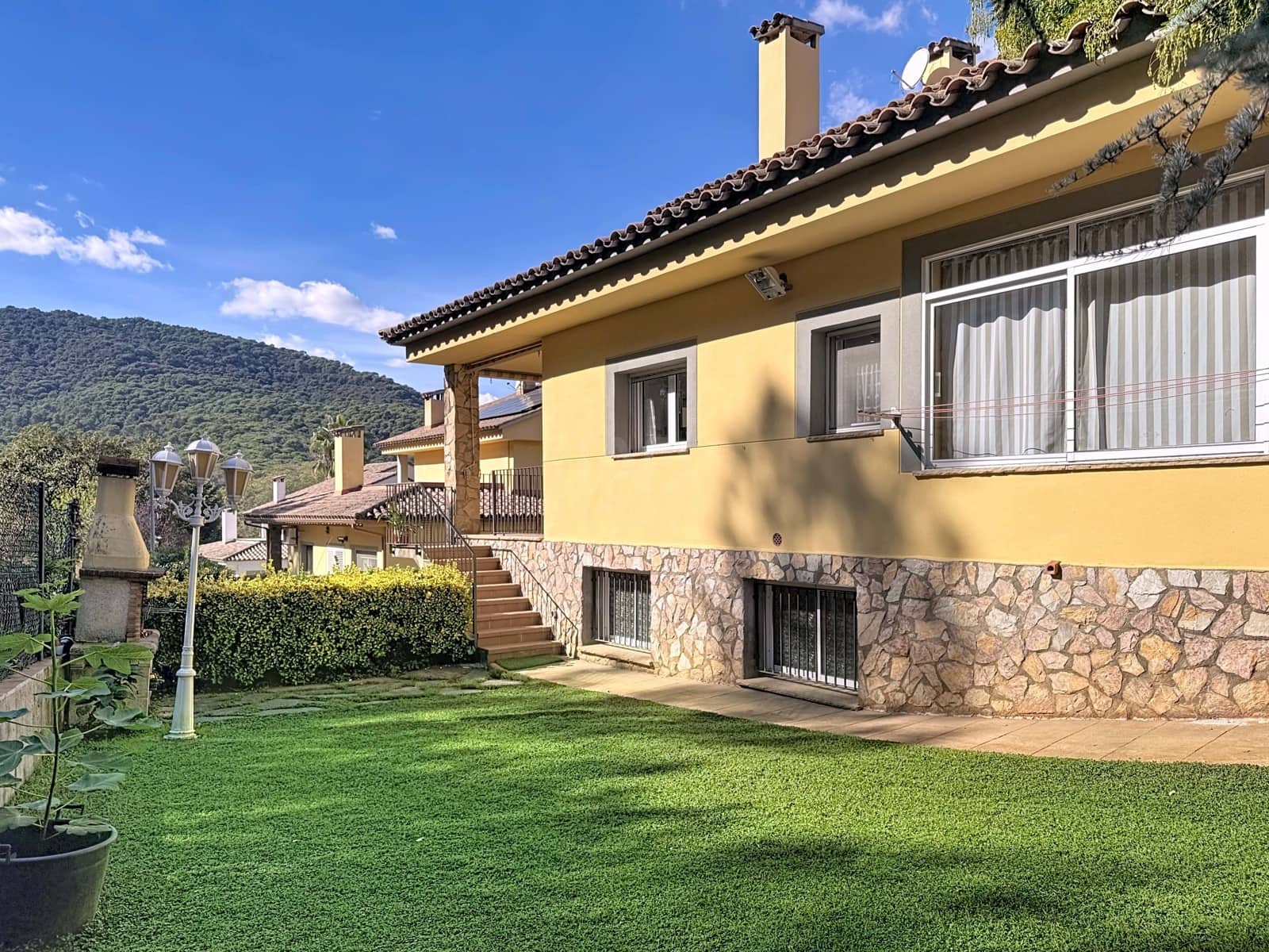 5 soverom Hus til salgs i Barcelona by med svømmebasseng garasje - € 830 000 (Ref: 9989096)