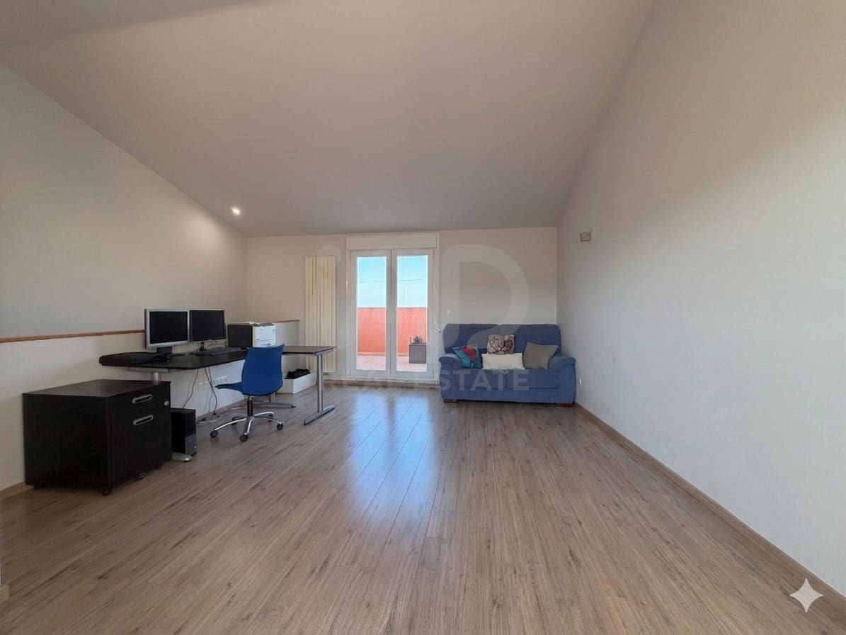4 bedroom Terraced Villa for sale in Alicante / Alacant city with garage - € 370,000 (Ref: 9989097)