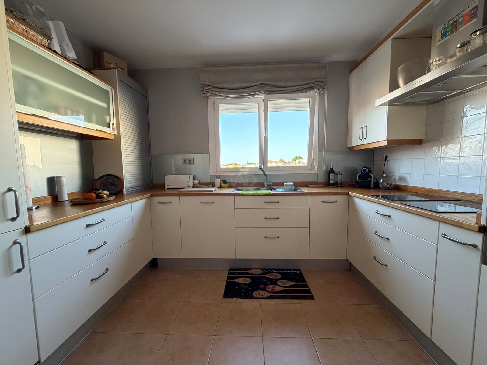4 bedroom Terraced Villa for sale in Alicante / Alacant city with garage - € 370,000 (Ref: 9989097)