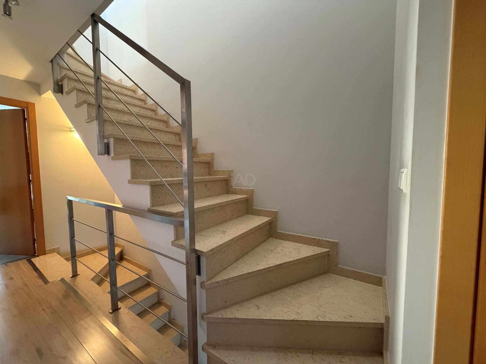 4 bedroom Terraced Villa for sale in Alicante / Alacant city with garage - € 370,000 (Ref: 9989097)