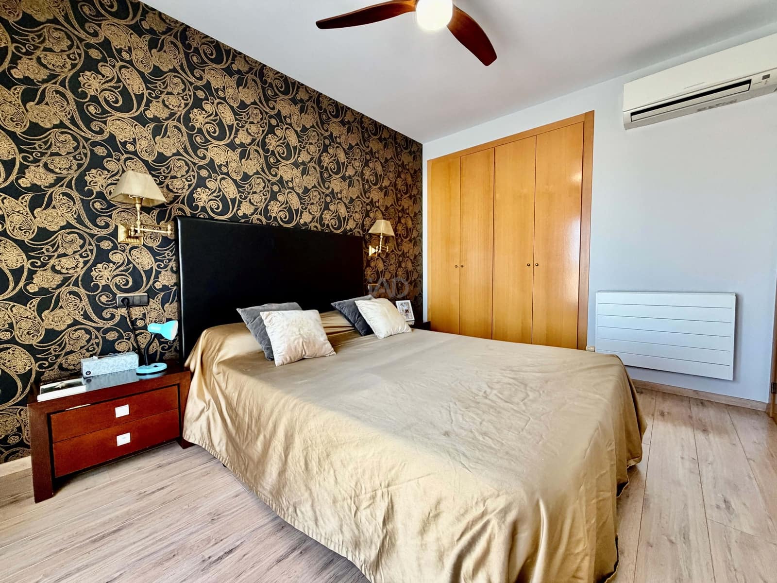 4 bedroom Terraced Villa for sale in Alicante / Alacant city with garage - € 370,000 (Ref: 9989097)
