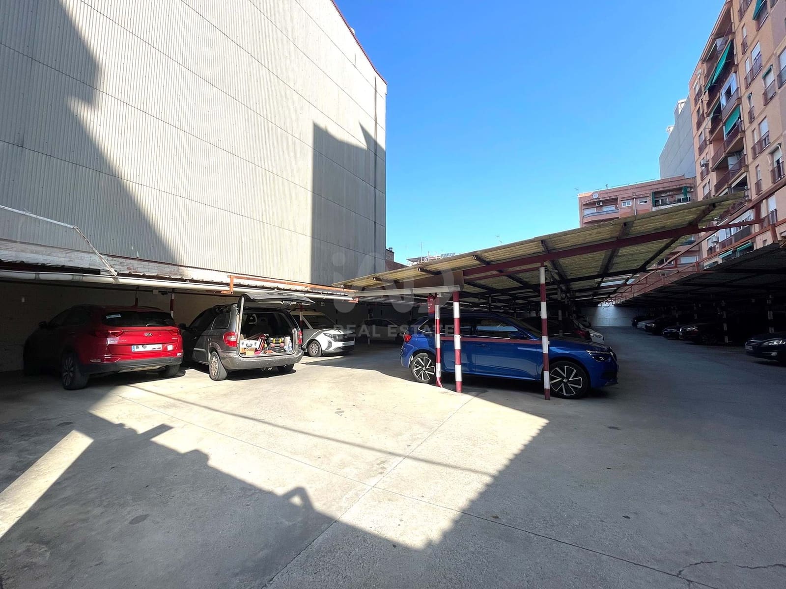 Ubebygd land til salgs i Barcelona by - € 1 600 000 (Ref: 9989102)