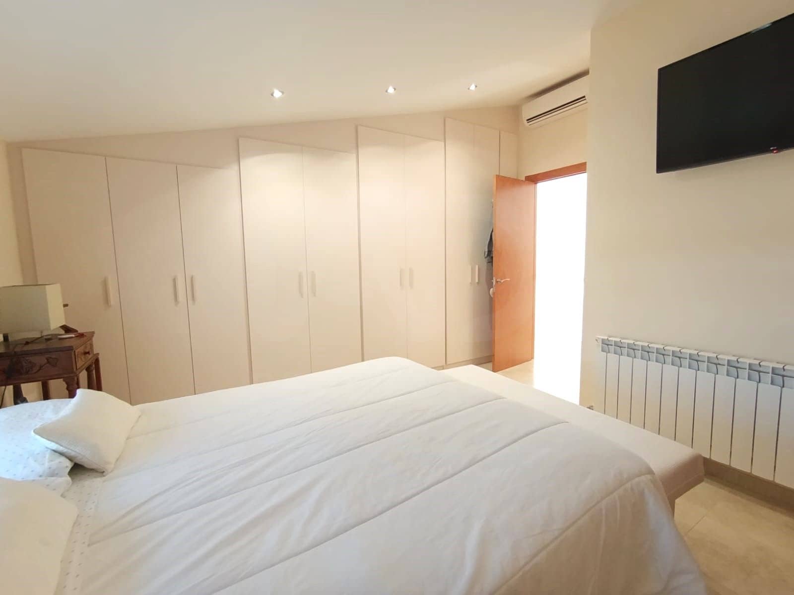 5 slaapkamer Huis te koop in Barcelona stad met zwembad garage - € 595.000 (Ref: 9989107)