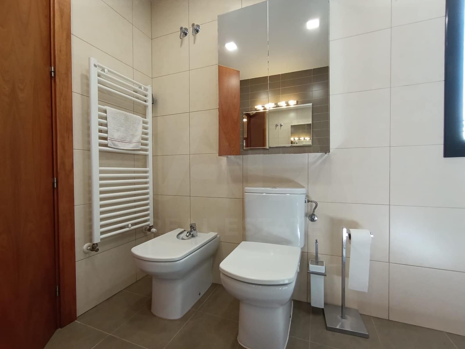 5 slaapkamer Huis te koop in Barcelona stad met zwembad garage - € 595.000 (Ref: 9989107)