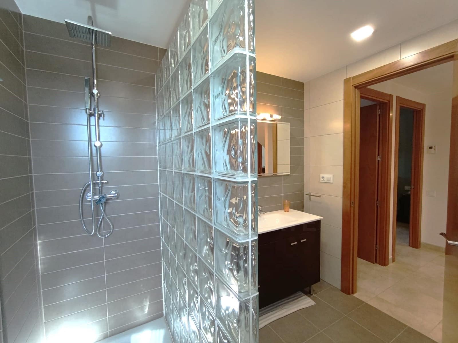 5 slaapkamer Huis te koop in Barcelona stad met zwembad garage - € 595.000 (Ref: 9989107)
