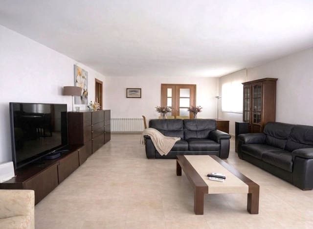5 soverom Hus til salgs i Barcelona by med svømmebasseng garasje - € 595 000 (Ref: 9989107)