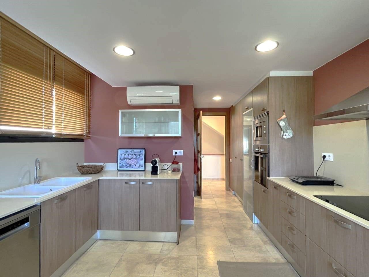 5 slaapkamer Huis te koop in Barcelona stad met zwembad garage - € 595.000 (Ref: 9989107)