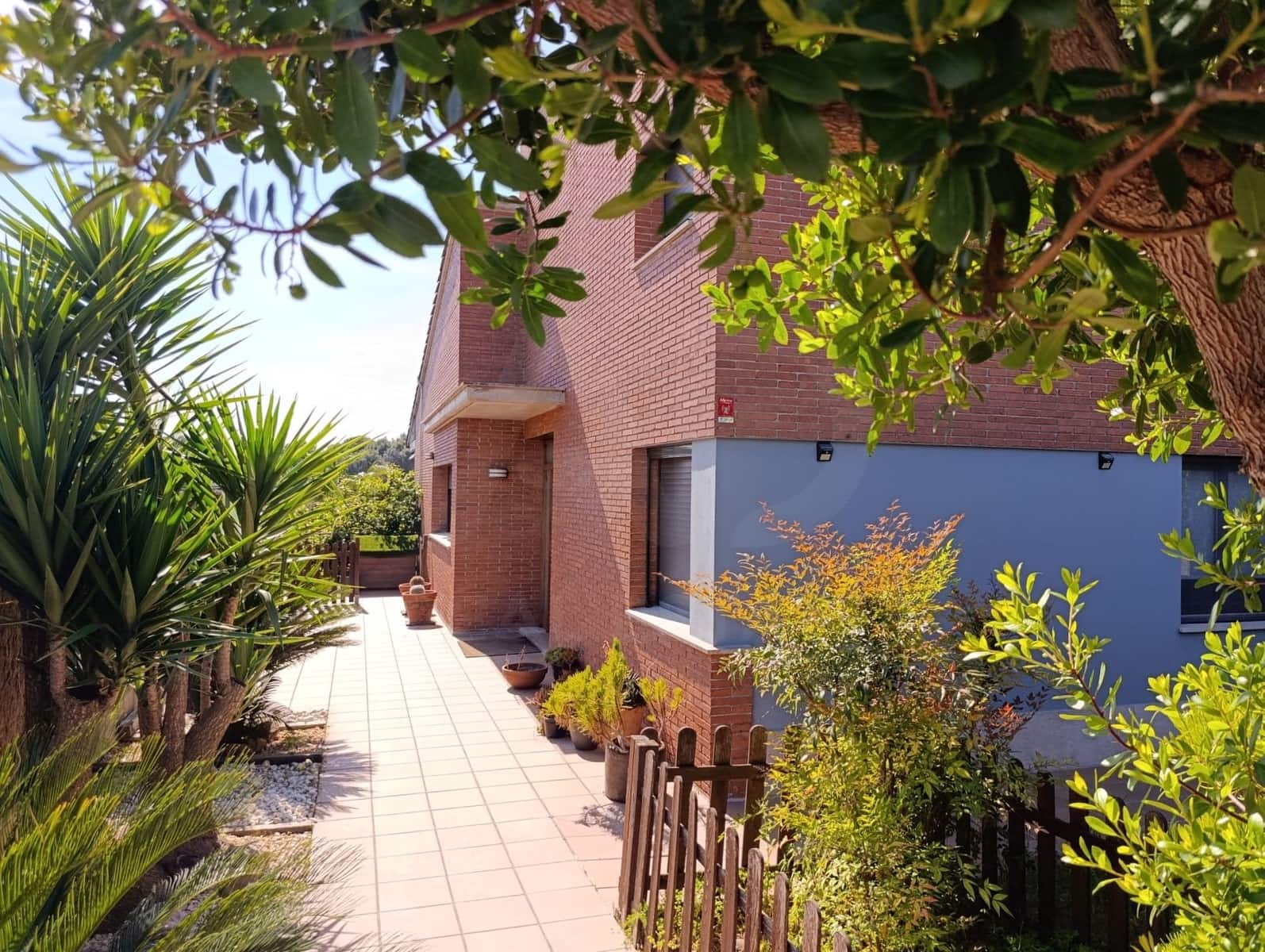 5 slaapkamer Huis te koop in Barcelona stad met zwembad garage - € 595.000 (Ref: 9989107)