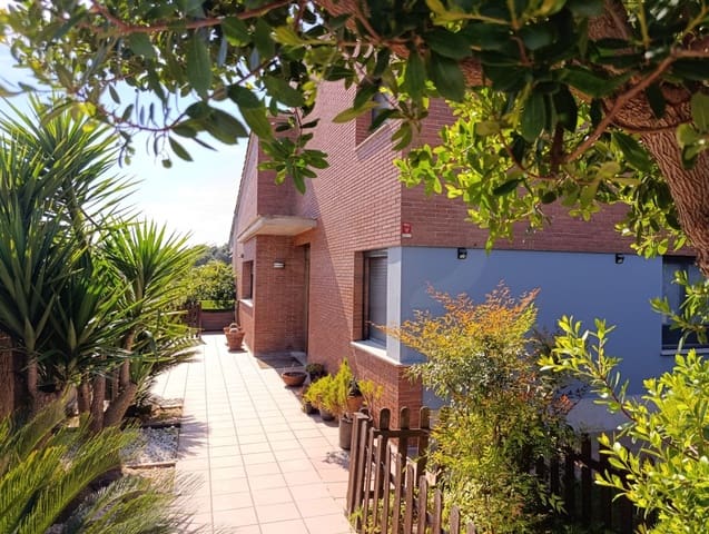 5 soverom Hus til salgs i Barcelona by med svømmebasseng garasje - € 595 000 (Ref: 9989107)
