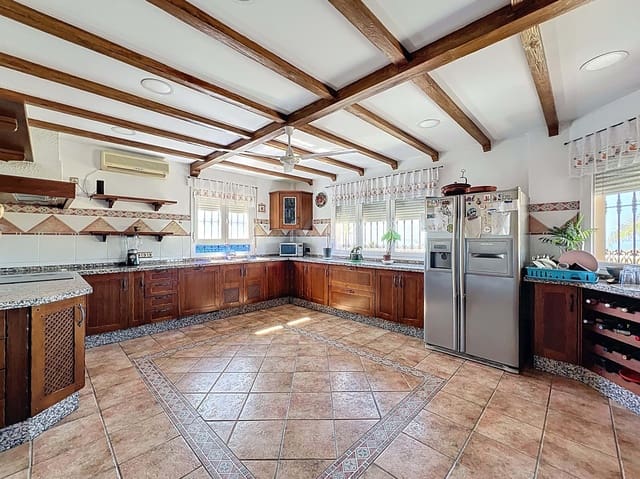 7 sovrum Hus till salu i Rincón de la Victoria med pool garage - 1 160 000 € (Ref: 9989110)