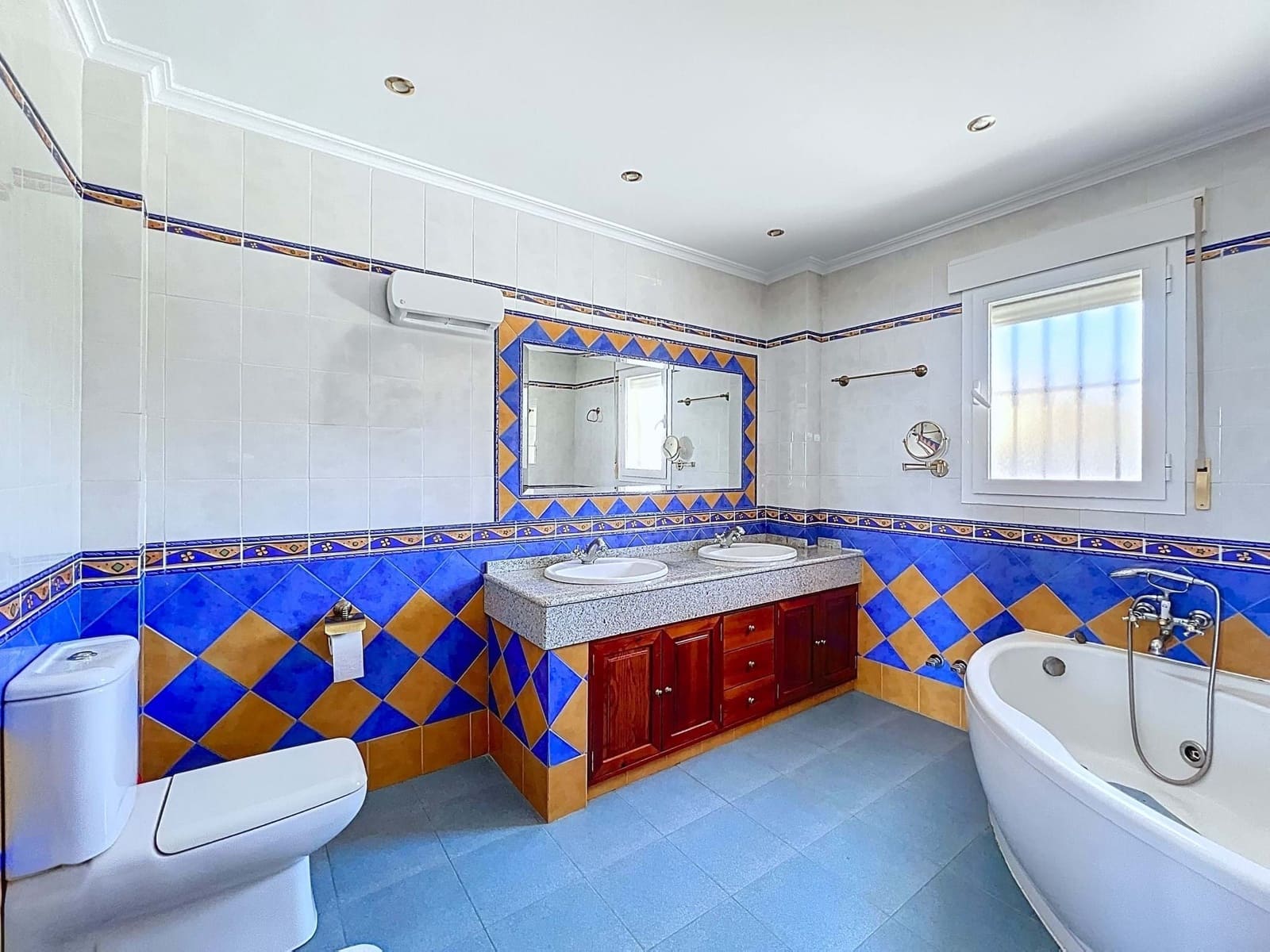 7 sovrum Hus till salu i Rincon de la Victoria med pool garage - 1 160 000 € (Ref: 9989110)