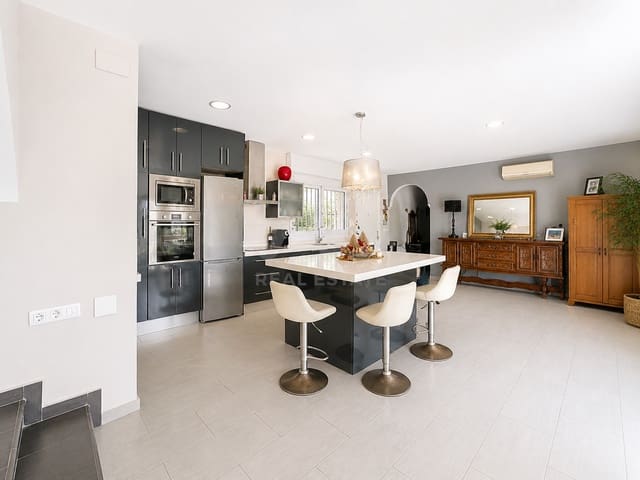 2 soverom Hus til salgs i Benajarafe, Vélez-Málaga med svømmebasseng garasje - € 659 000 (Ref: 9989121)