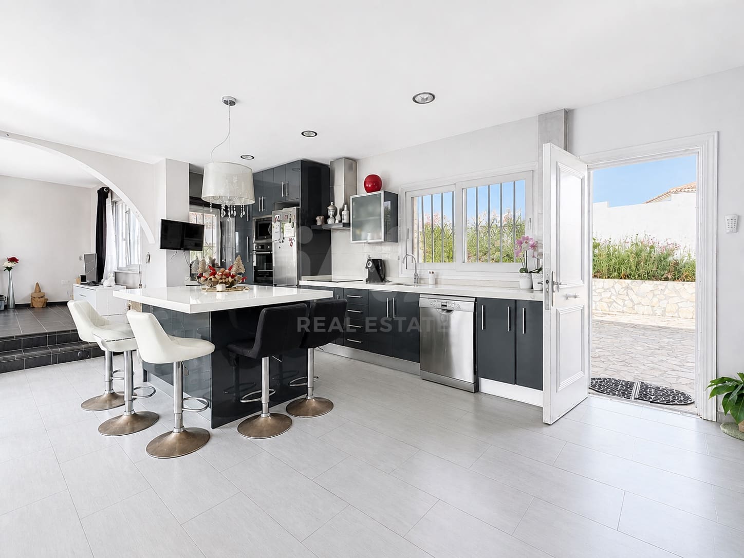 2 soverom Hus til salgs i Benajarafe med svømmebasseng garasje - € 659 000 (Ref: 9989121)