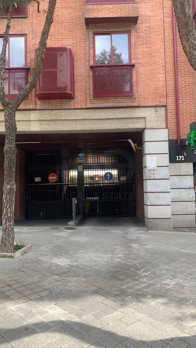Garasje til salgs i Madrid by - € 24 420 (Ref: 9989125)