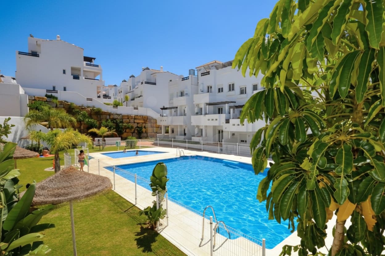 3 soverom Leilighet til salgs i Estepona med svømmebasseng garasje - € 315 000 (Ref: 9989130)