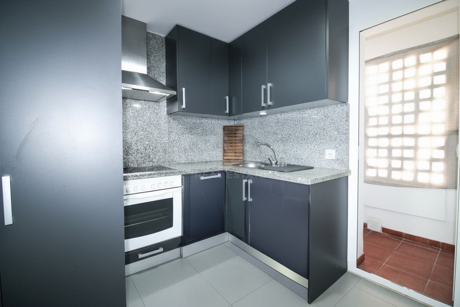 3 soverom Leilighet til salgs i Estepona med svømmebasseng garasje - € 315 000 (Ref: 9989130)