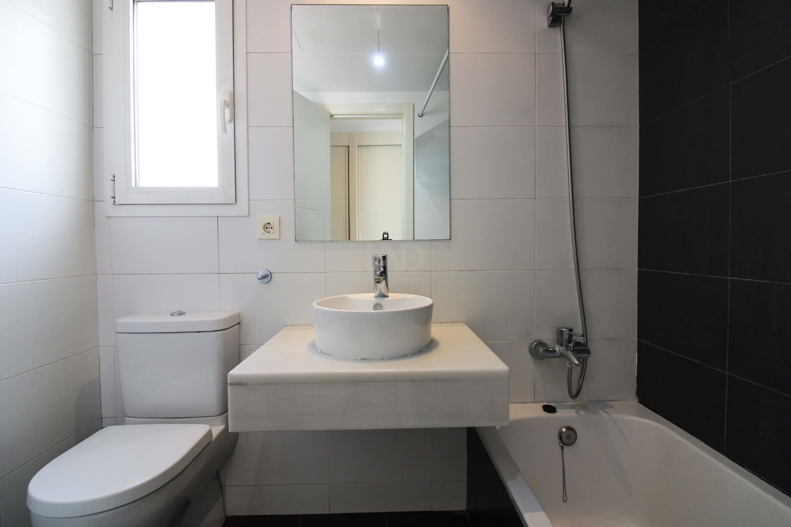 3 soverom Leilighet til salgs i Estepona med svømmebasseng garasje - € 315 000 (Ref: 9989130)