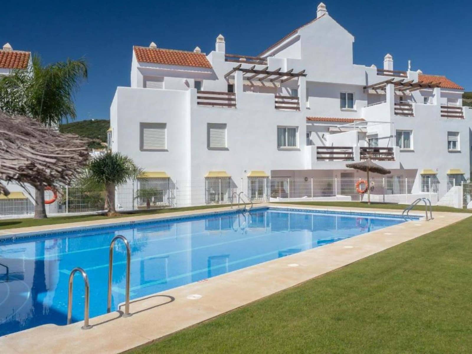 3 soverom Leilighet til salgs i Estepona med svømmebasseng garasje - € 315 000 (Ref: 9989130)